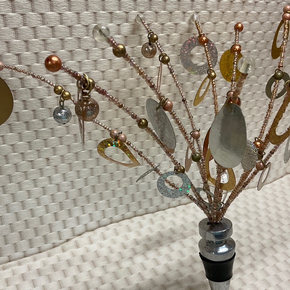 Decorative Wine Stopper - Picture 4 of 4